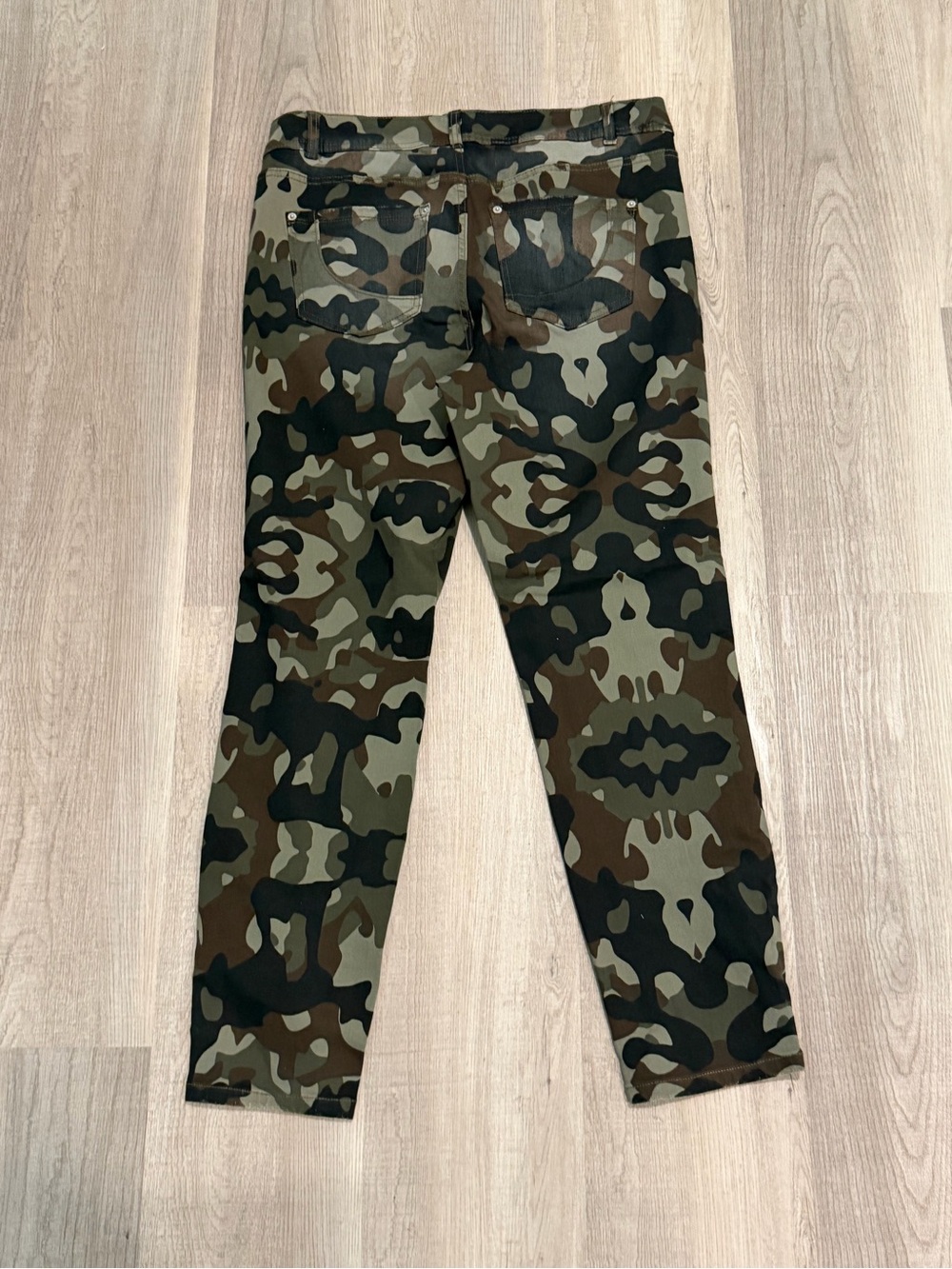 Camo jeggjng - Picture 2 of 5